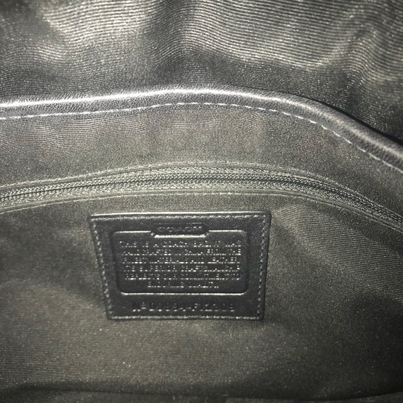 Black signature coach purse - Picture 4 of 6